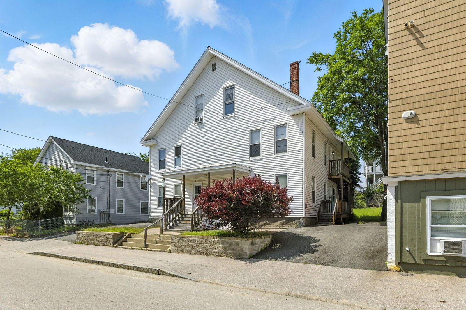 Photo 4 of 412 Manchester St.