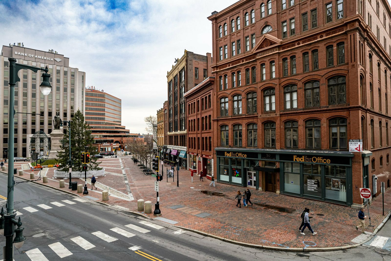Photo 2 of 28 Monument Sq