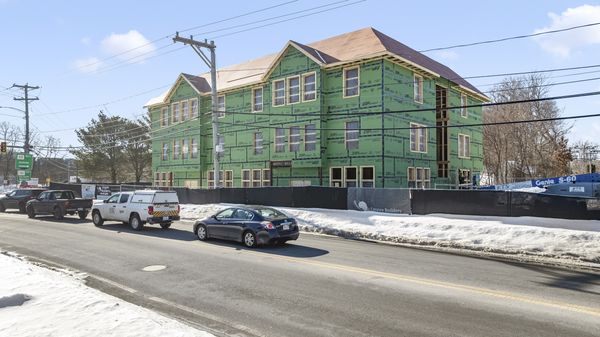 39 Hillside Ave