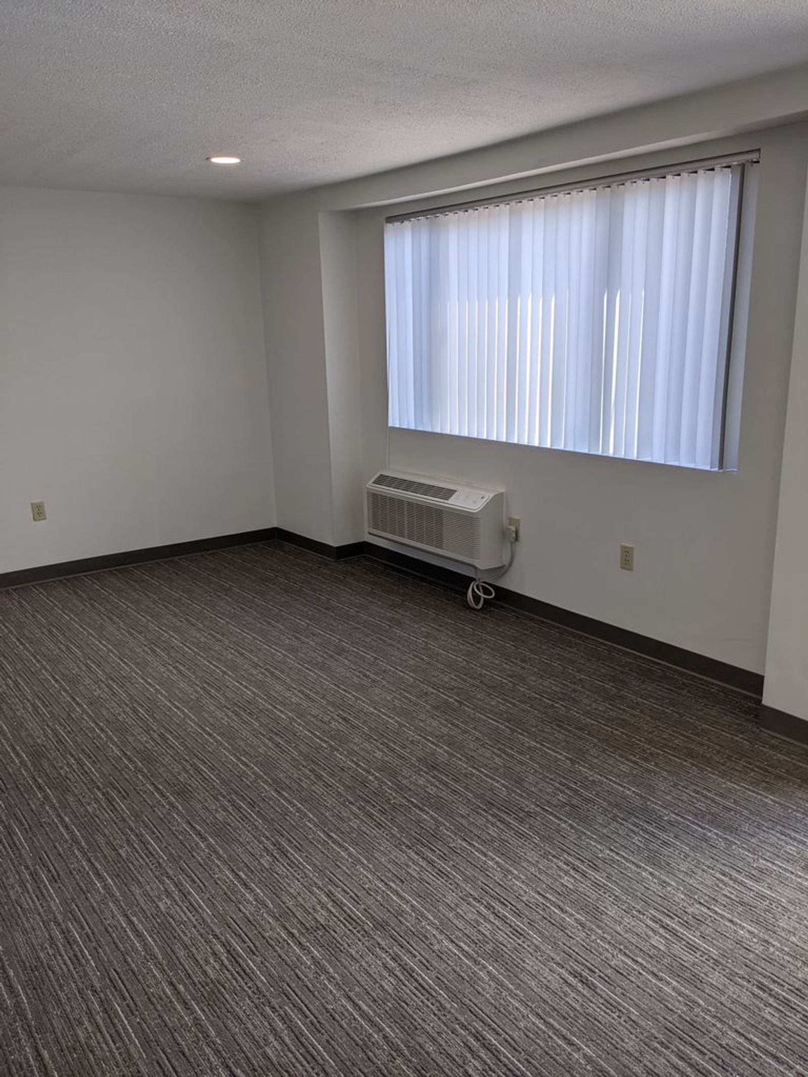 Photo 7 of 903 – 912 Columbia Cir