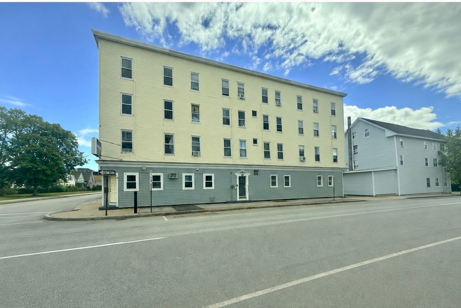 Photo 5 of 770± SF Retail/Office Space with Excellent Visibility | Heat included