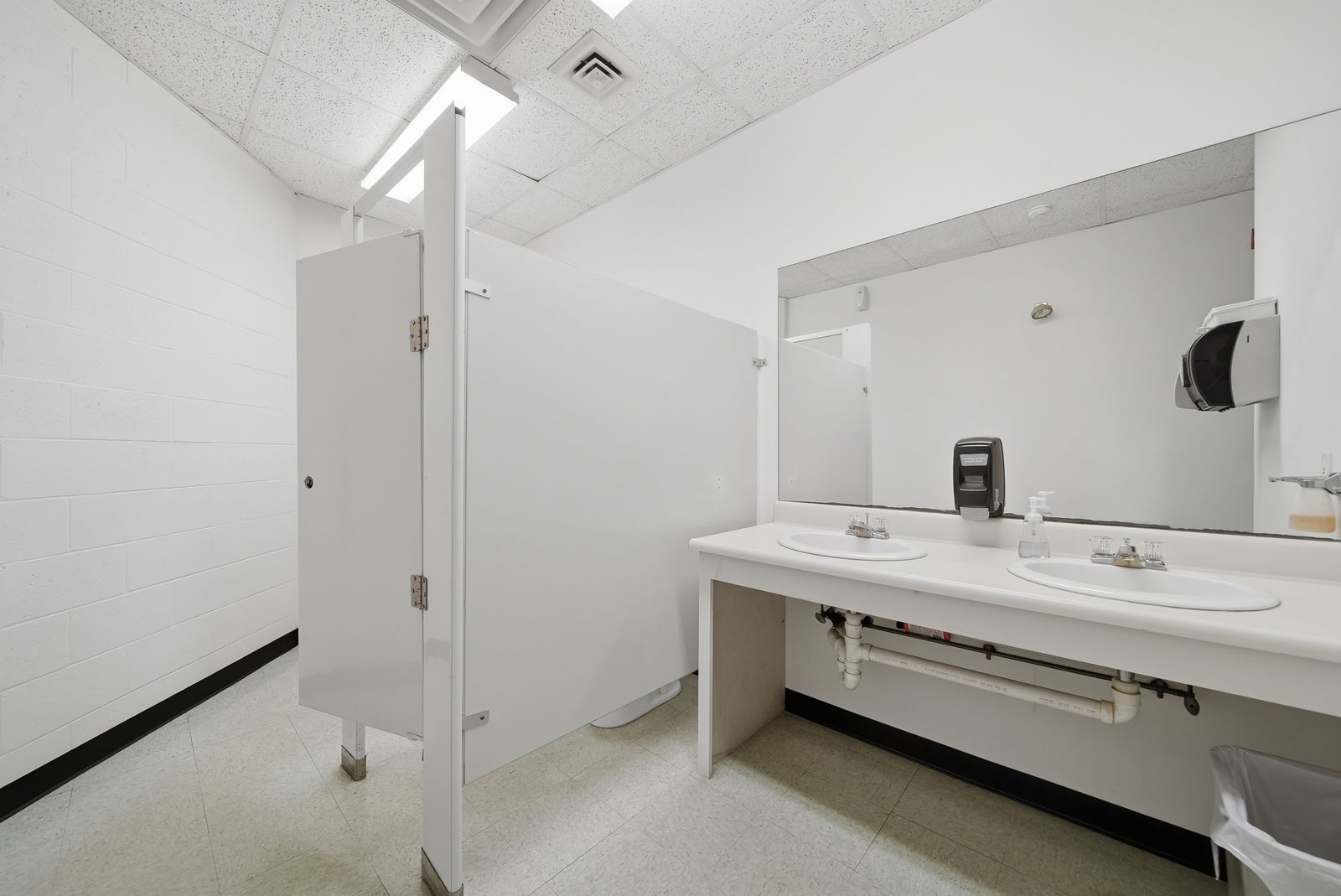 Photo 18 of ±9,955 SF Flex/Industrial Building – 1 Mile from I-93
