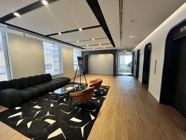 1 Monument Sq