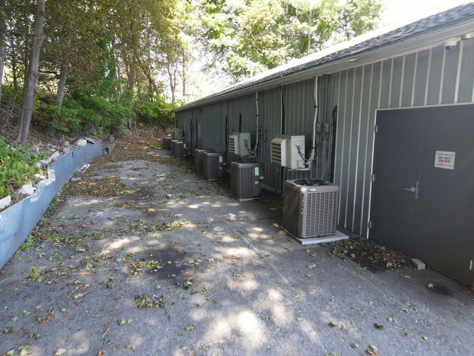 Photo 4 of 4,420 SF FLEX / LIGHT INDUSTRIAL SPACE