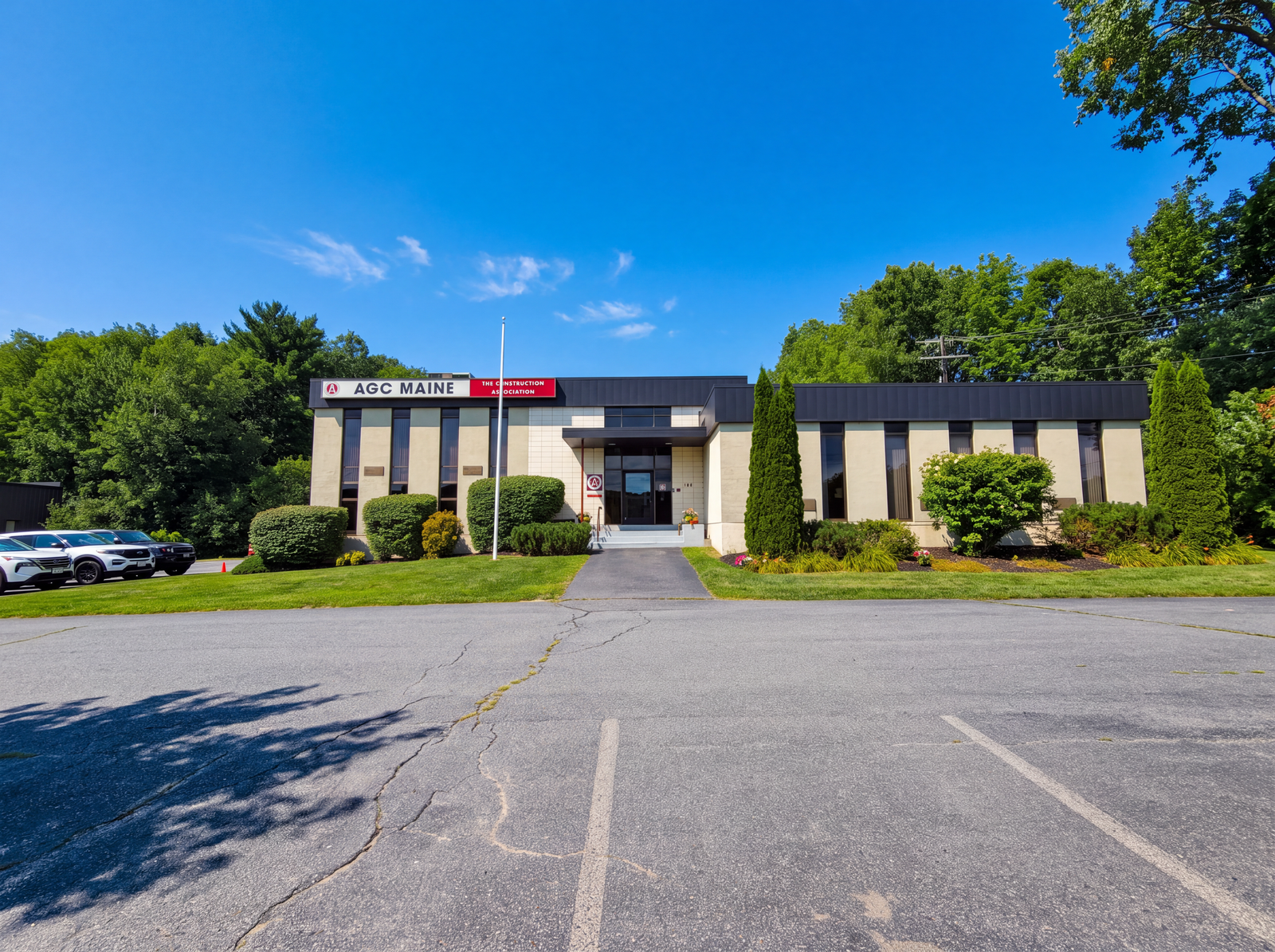 Photo 1 of Freestanding Office Building with Unmatched Visibility