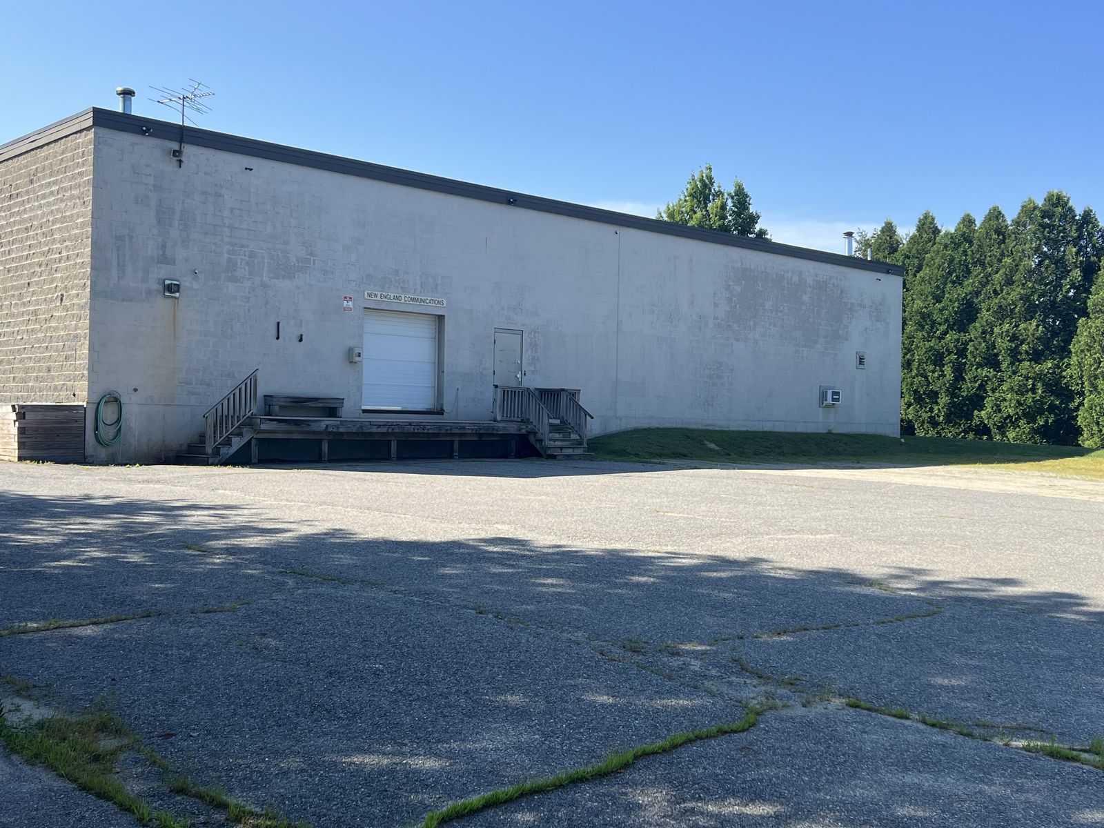 Photo 2 of Office/Warehouse For Sale