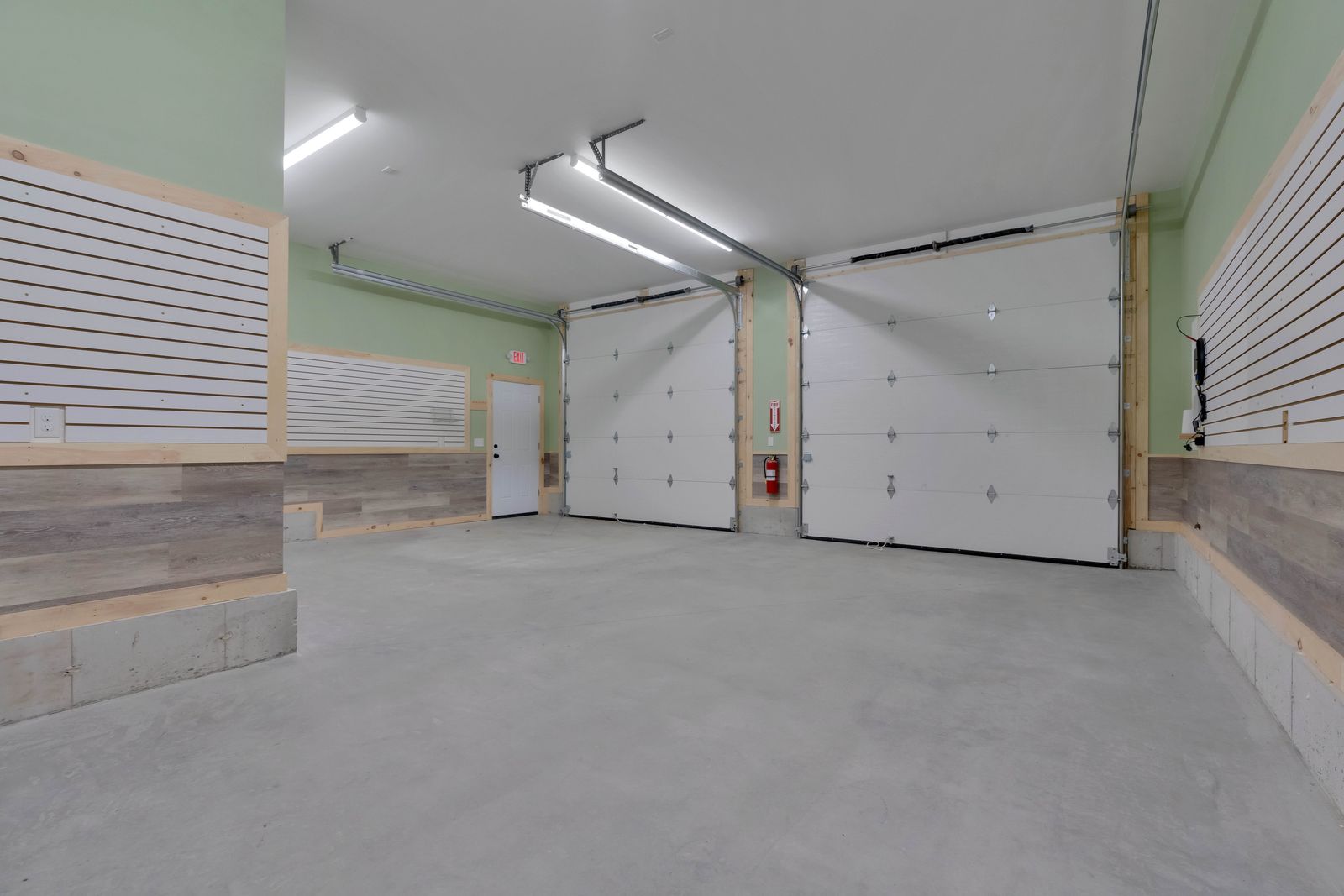 Photo 8 of Like New Garage In Convenient Location
