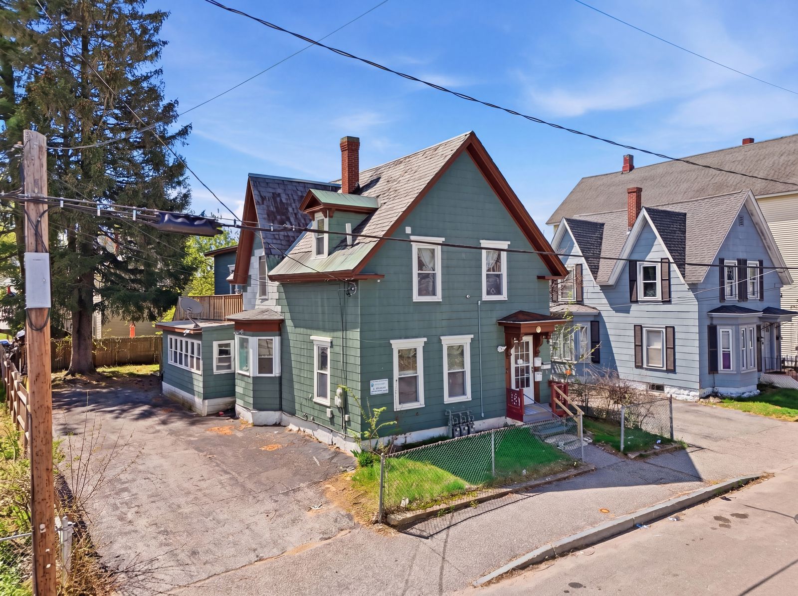 Photo 4 of 266 Douglas St