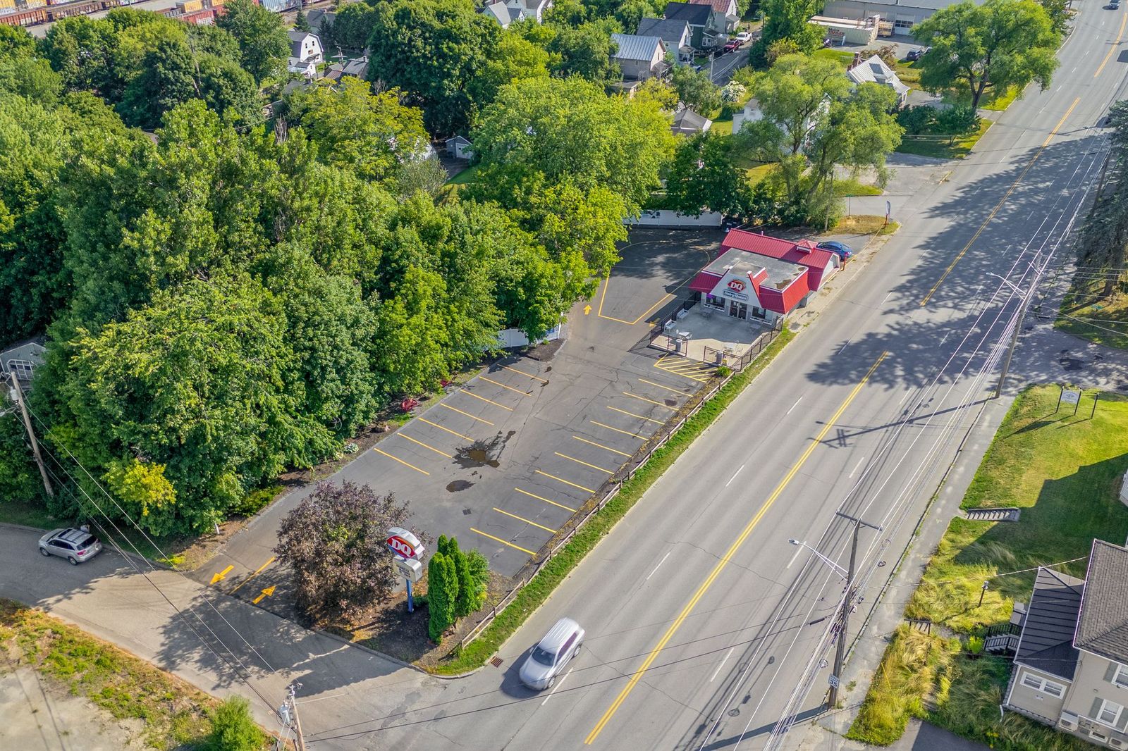 Photo 5 of Prime retail/service/ restaurant drive thru opportunity Waterville Maine. 