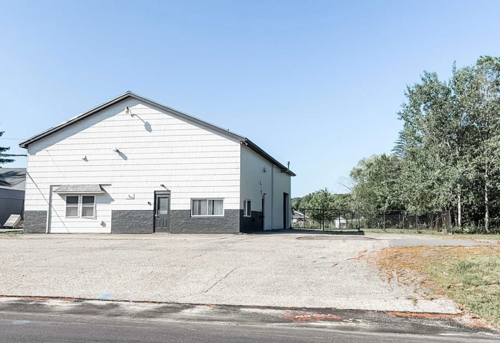 Photo 1 of 2400 Sq Ft Industrial Space Close to I95