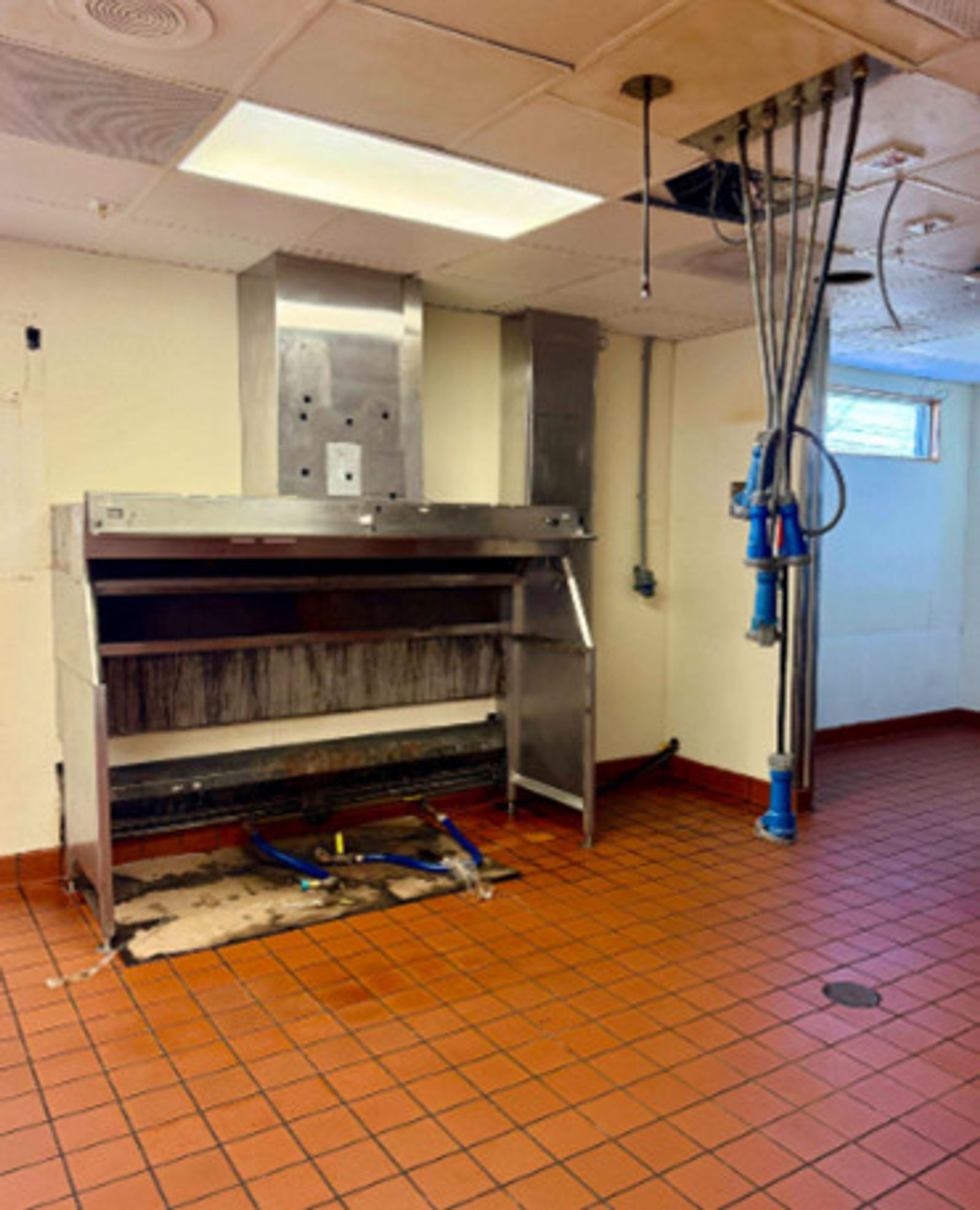 Photo 19 of 2 Post Office Square | Freestanding 2nd Generation Restaurant With Drive-Thru