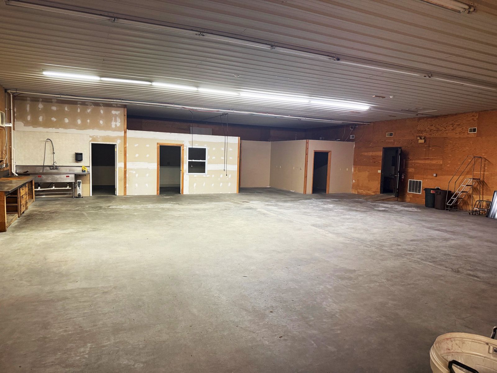Photo 4 of Industrial Building