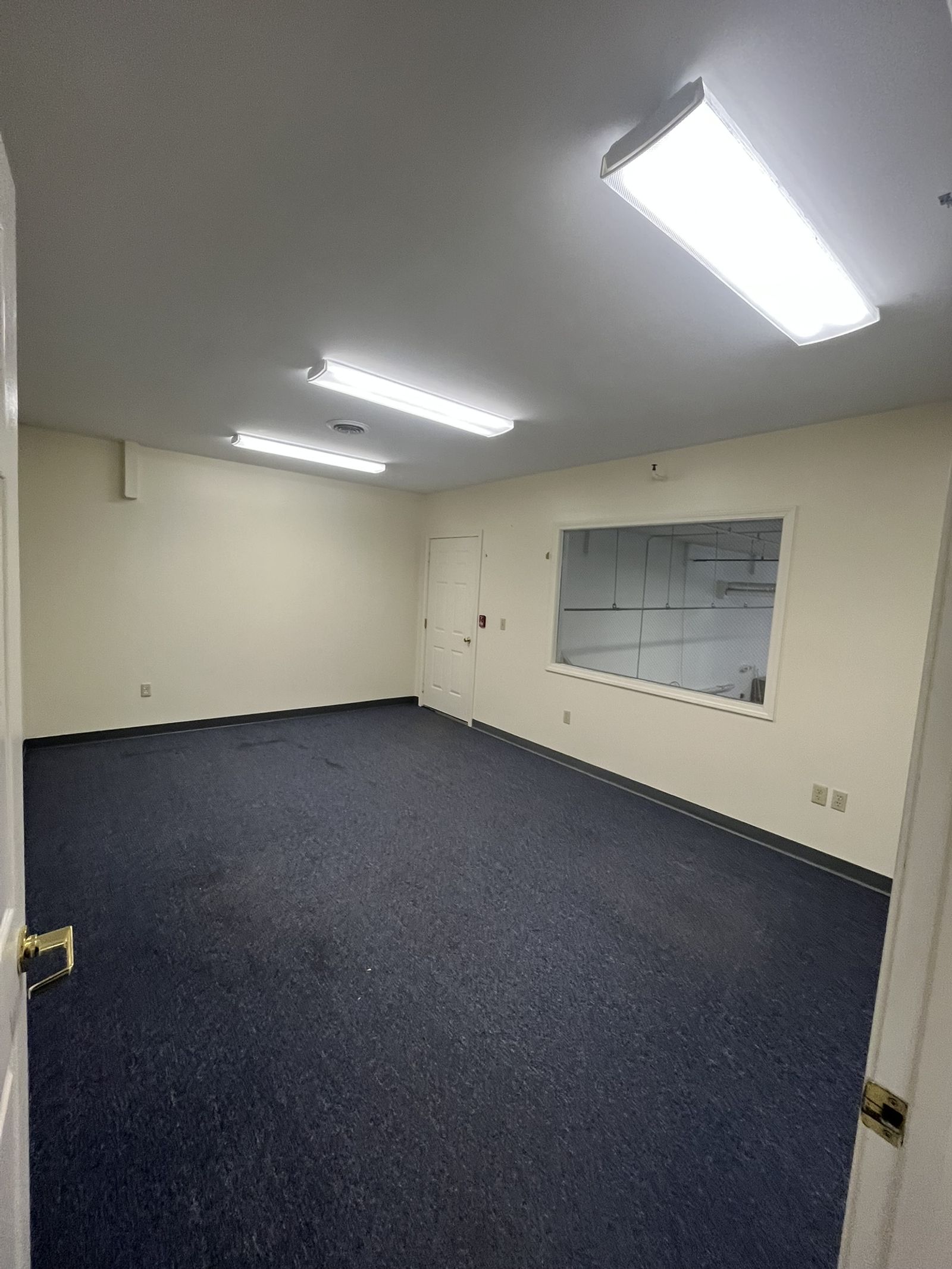 Photo 6 of Office Space