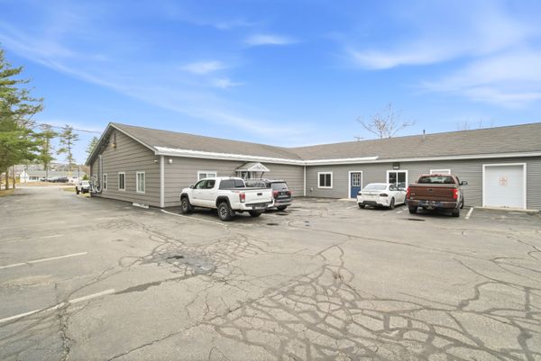 8 Chestnut Dr.