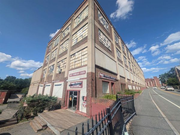 400 Storage Units with 2 Floors Climate Controlled