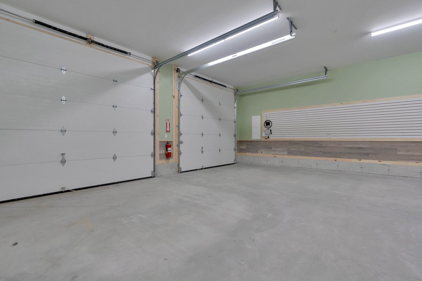 Photo 9 of Like New Garage In Convenient Location