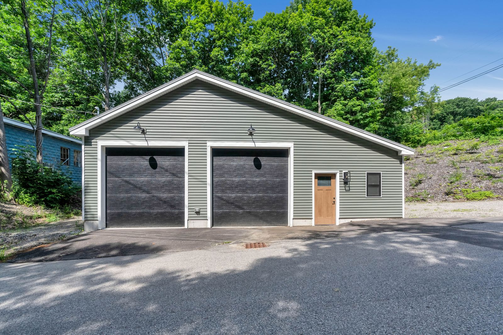 Photo 2 of Like New Garage In Convenient Location