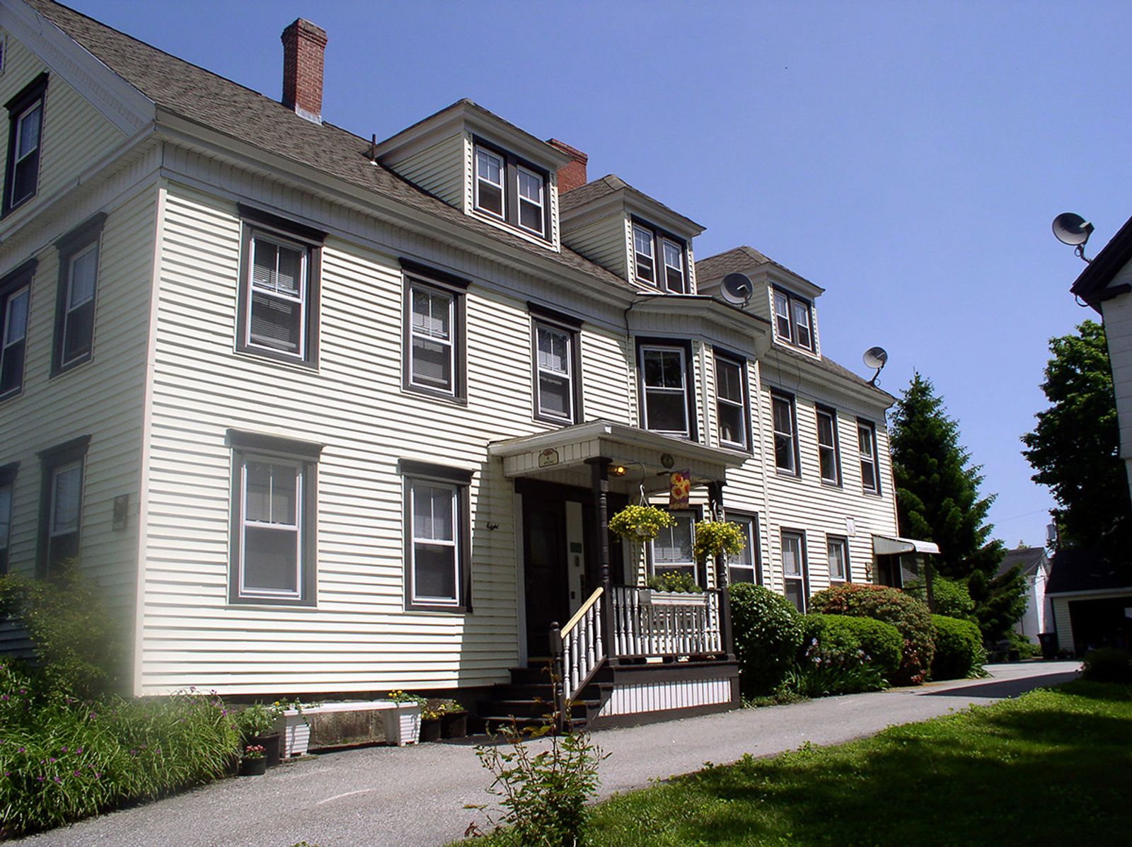 Photo 1 of 6-Unit Multifamily - 8 Spring Street