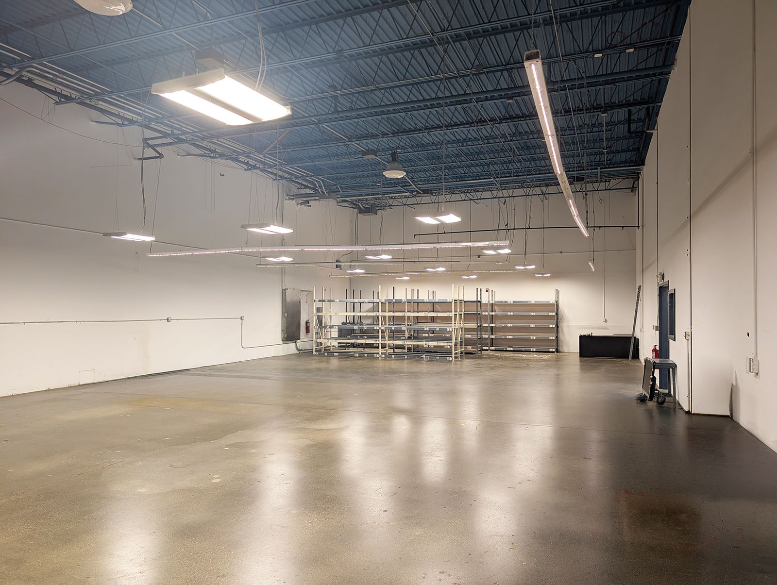 Photo 3 of For Lease - Industrial/Flex
