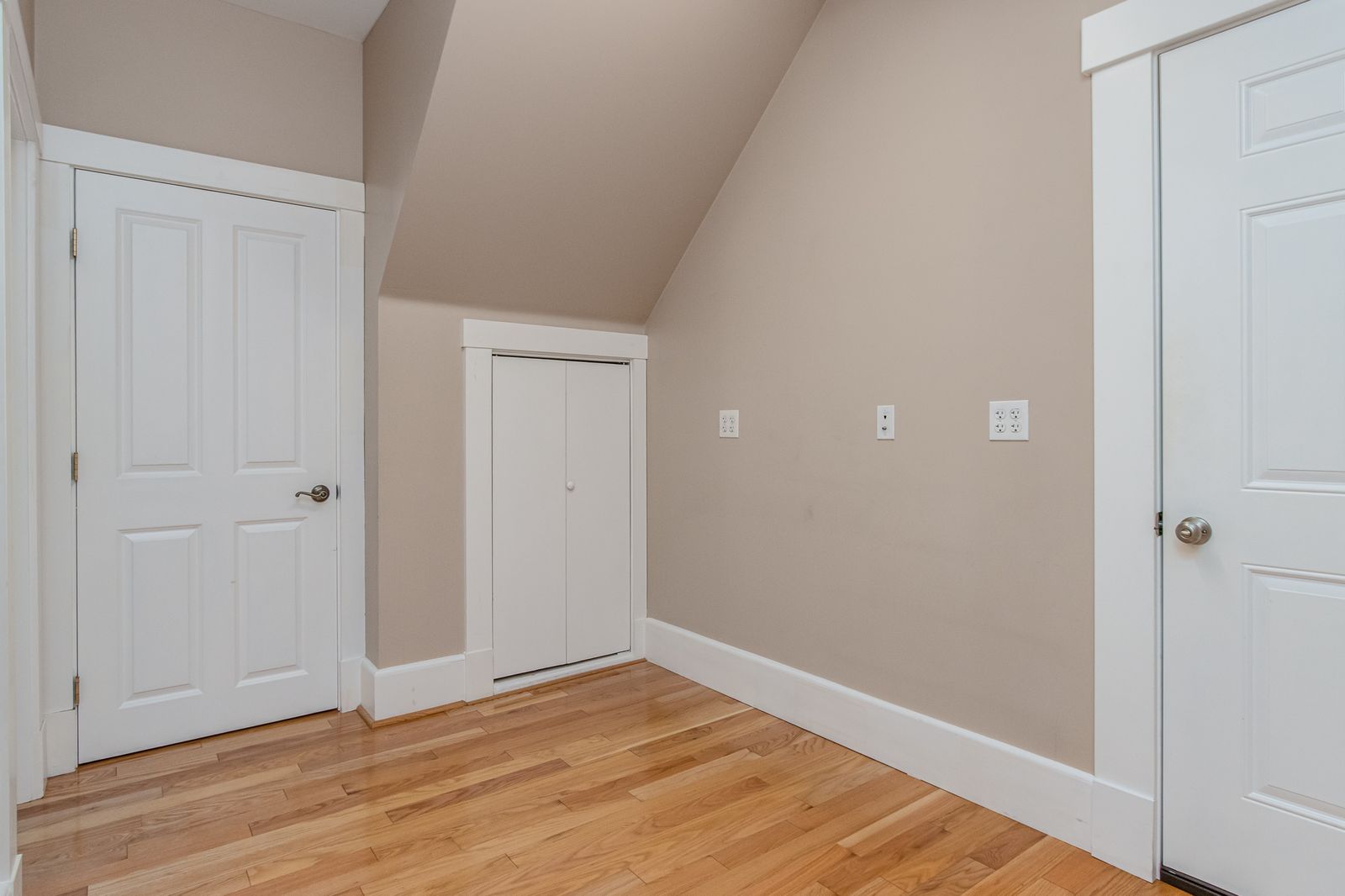 Photo 12 of Mixed Use Building For Sale