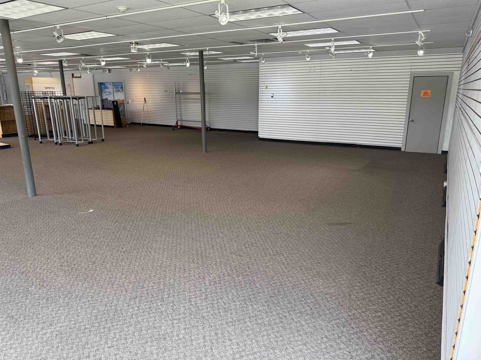 Photo 14 of 2300 SF Prime Retail Space On WMH