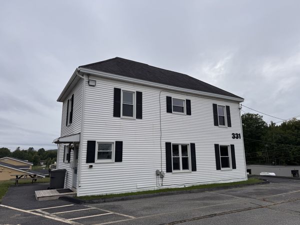 FOR LEASE: PROFESSIONAL OFFICE SUITE