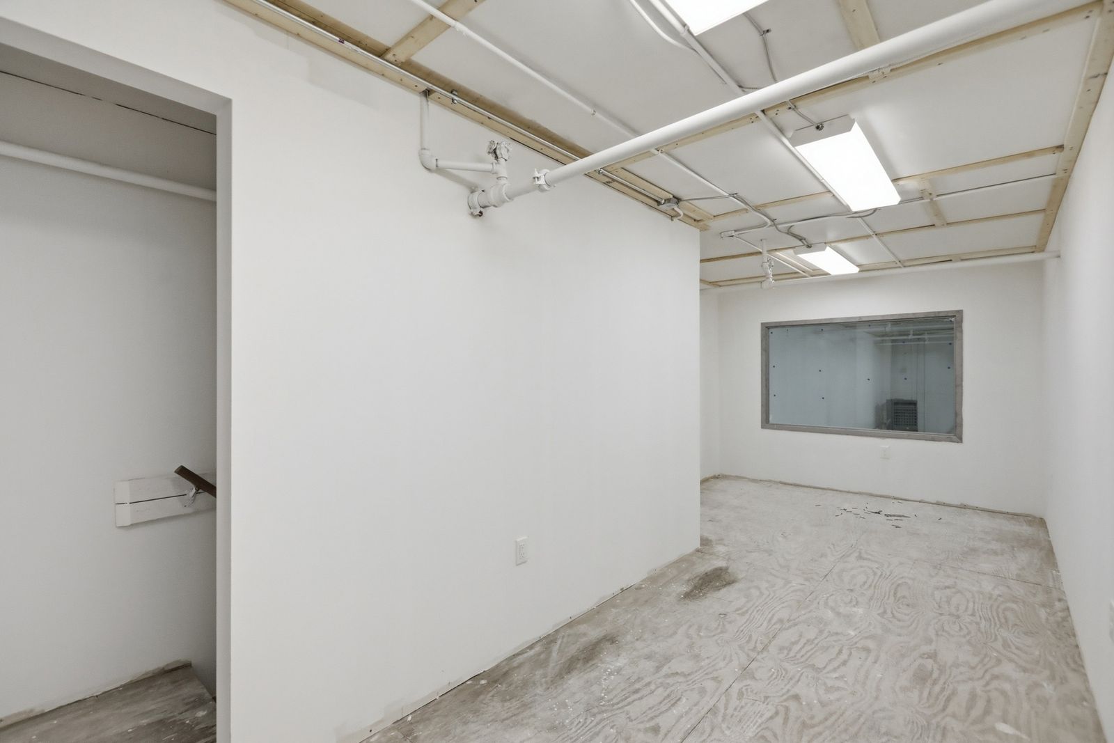 Photo 8 of 1,800sf Industrial/ Contractor Space for Lease in Rowley, MA