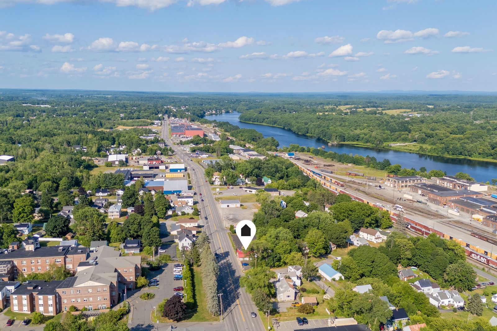 Photo 12 of Prime retail/service/ restaurant drive thru opportunity Waterville Maine. 