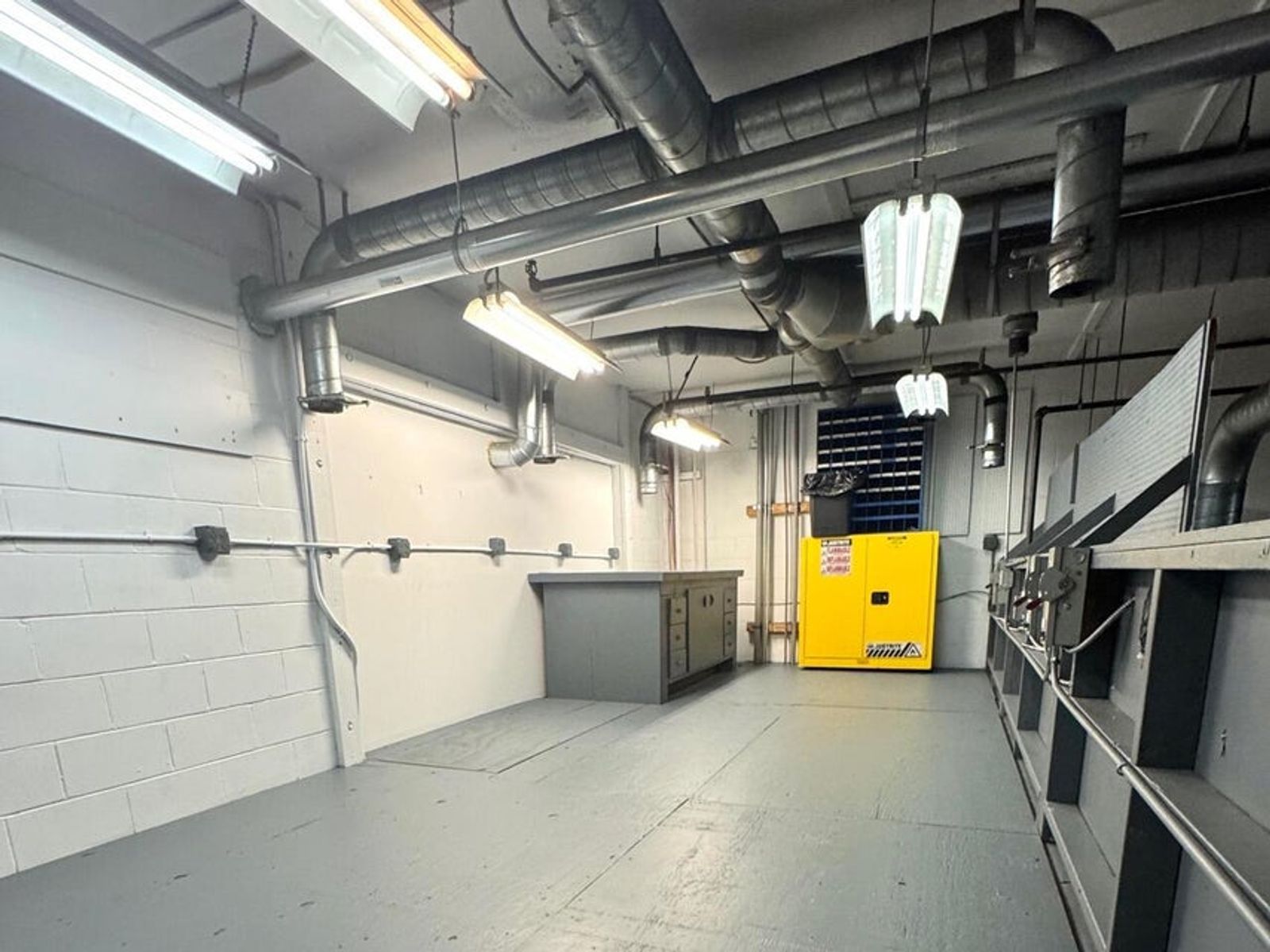 Photo 8 of 2400 Sq Ft Industrial Space Close to I95