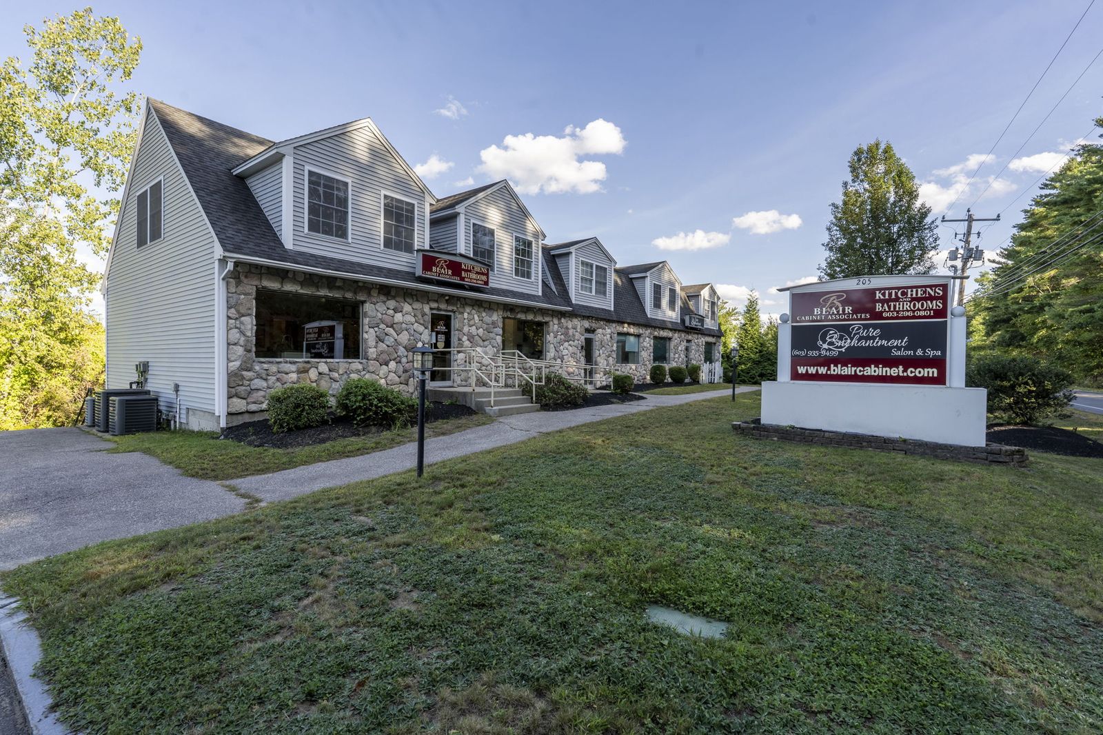 Photo 1 of PRIME ROUTE 3A OFFICE SPACE AND OPTIONAL GARAGE BAYS | HOOKSETT, NH