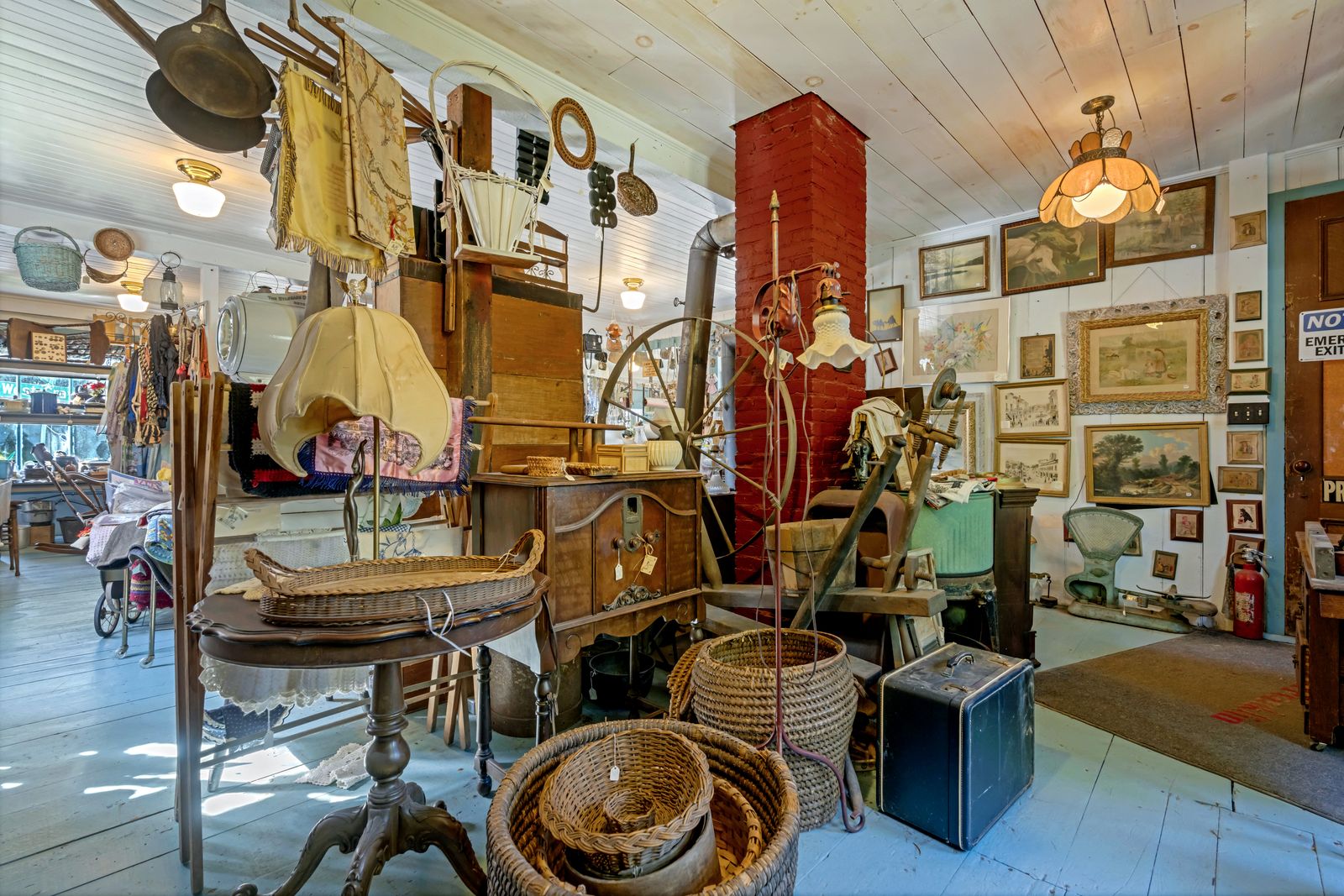 Photo 4 of Turn Key Antique Shop