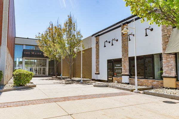 Retail Space / For Lease