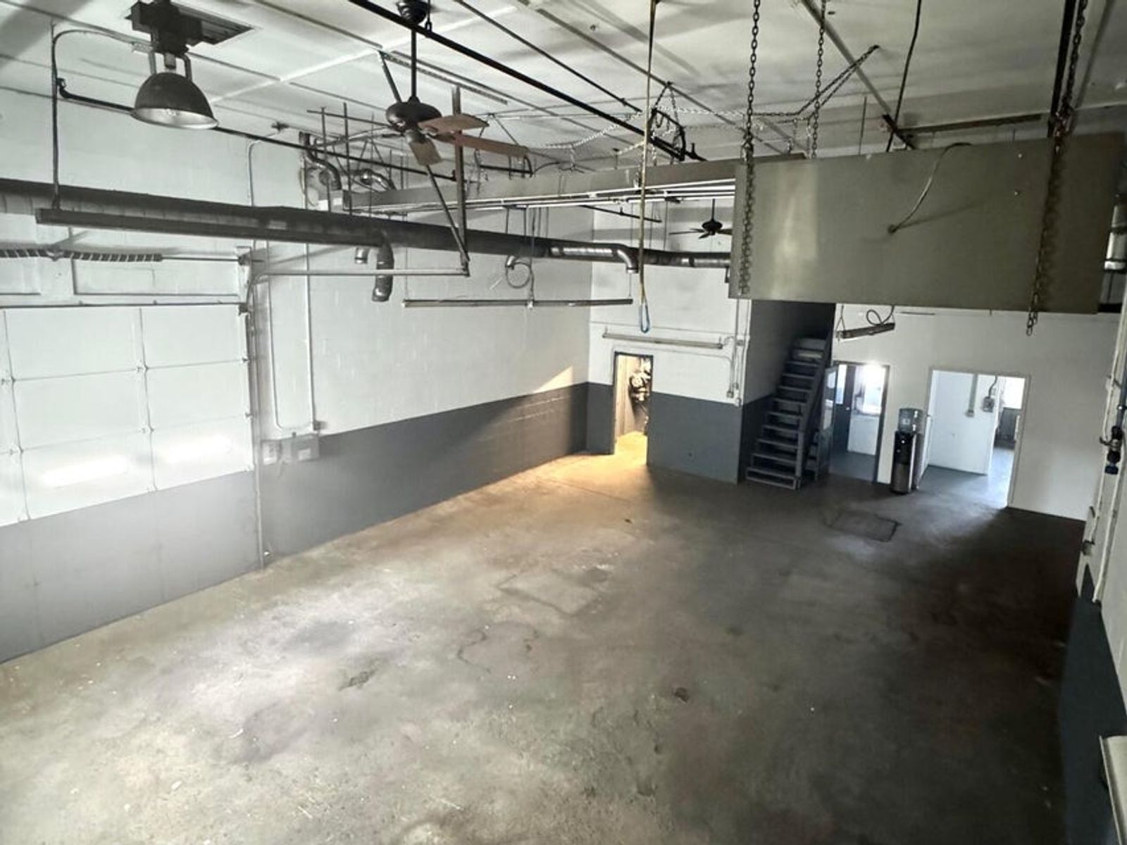 Photo 6 of 2400 Sq Ft Industrial Space Close to I95