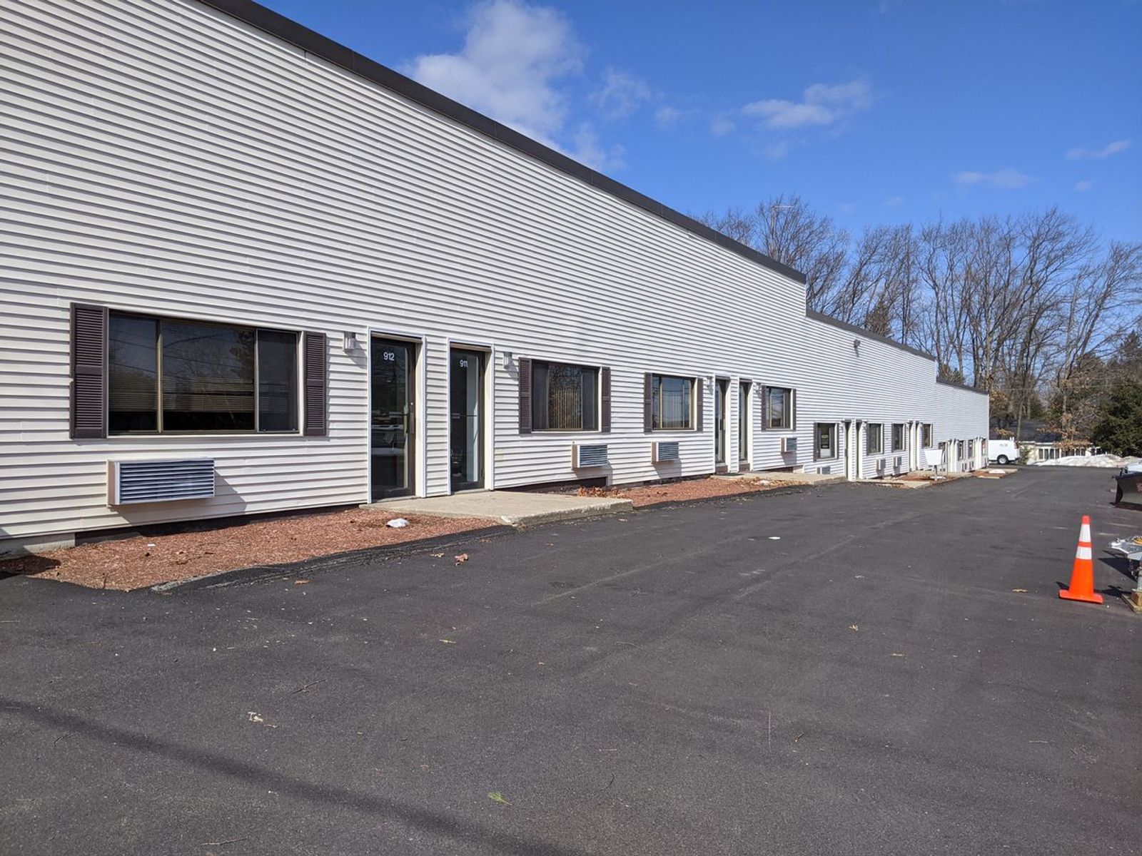 Photo 3 of 903 – 912 Columbia Cir