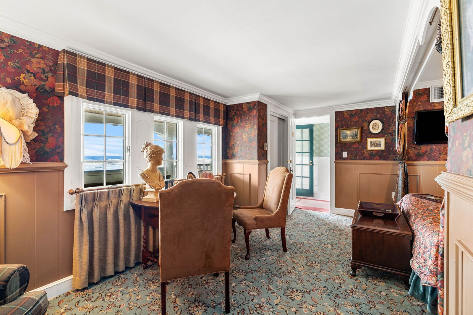 Photo 17 of Oceanfront Inn w/retail and three residential units