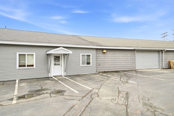 8 Chestnut Dr.