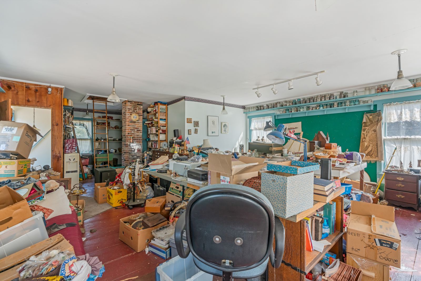 Photo 11 of Turn Key Antique Shop