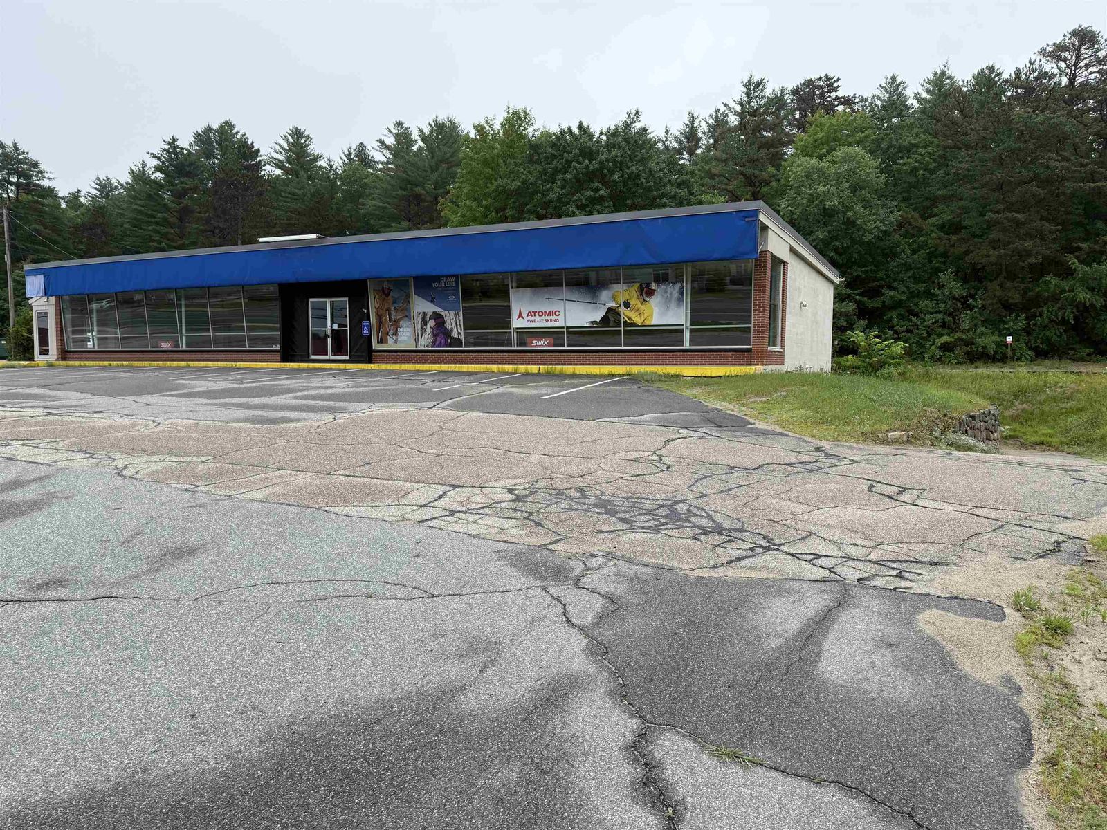 Photo 17 of 2300 SF Prime Retail Space On WMH