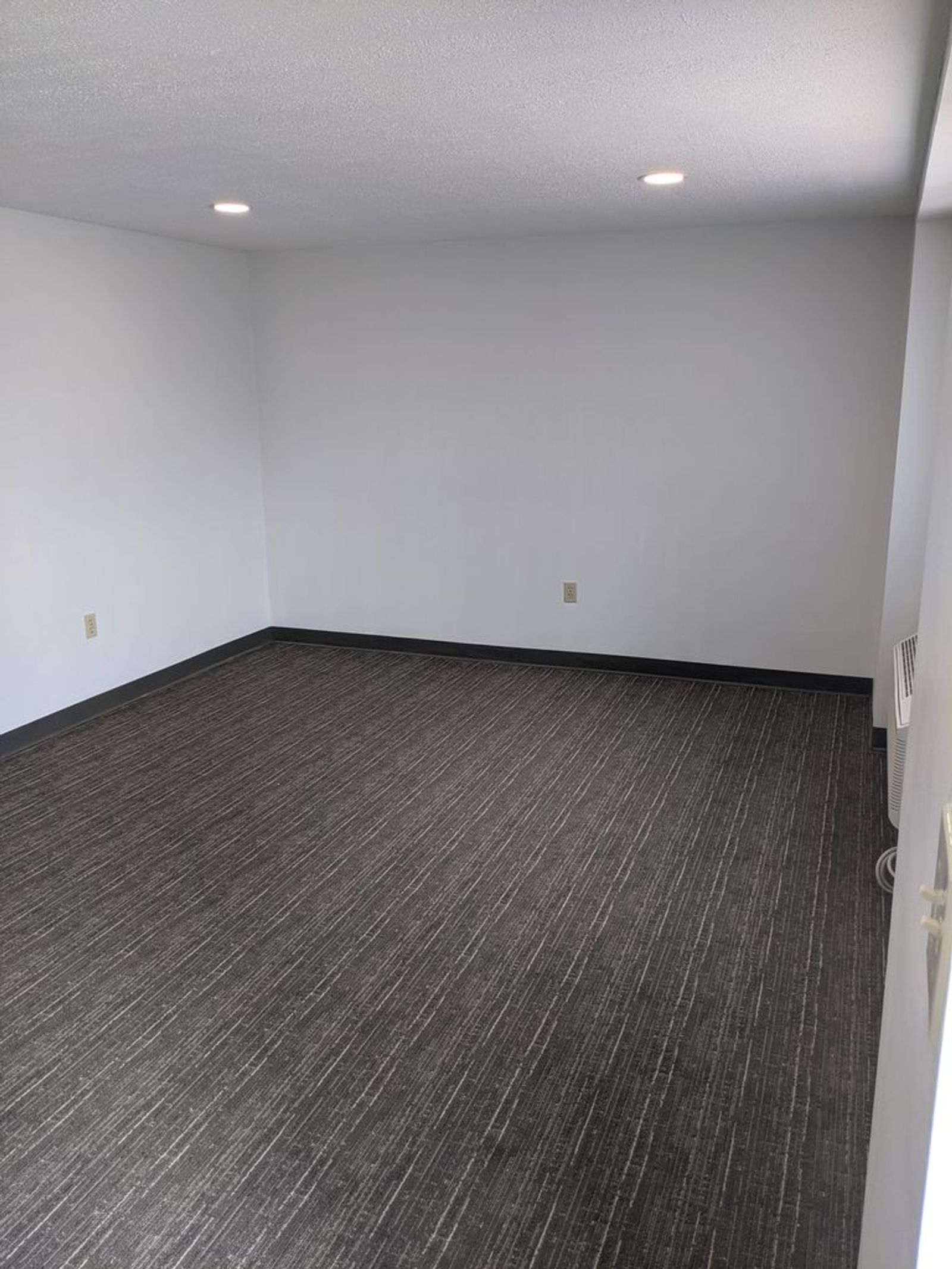 Photo 6 of 903 – 912 Columbia Cir