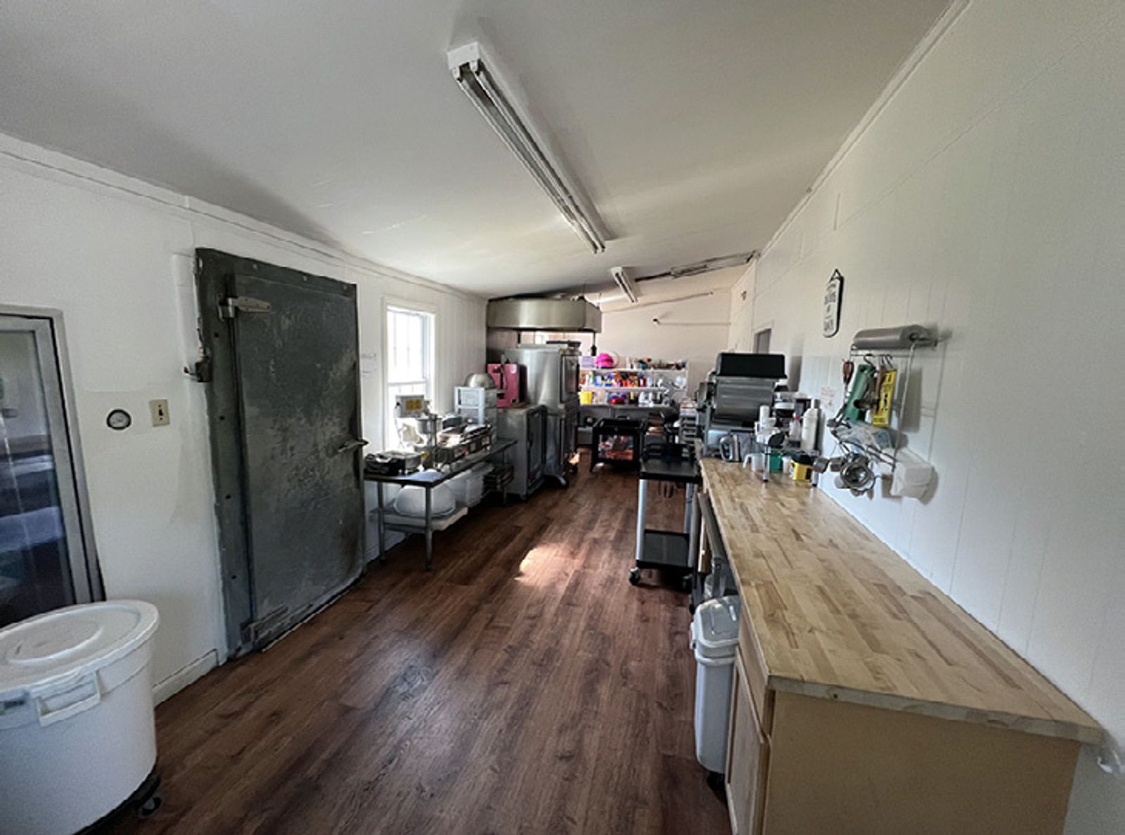 Photo 10 of 434 Eastern Ave: Mixed Use Restaurant Property