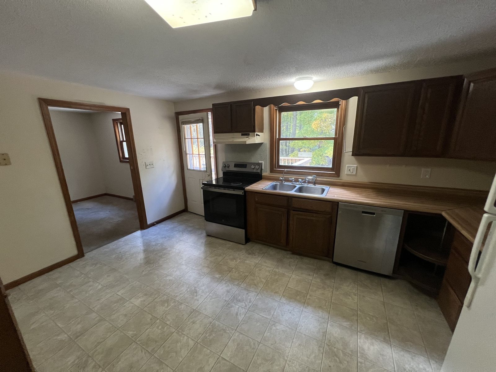 Photo 17 of 98 Wason Rd, Hudson, NH 03051