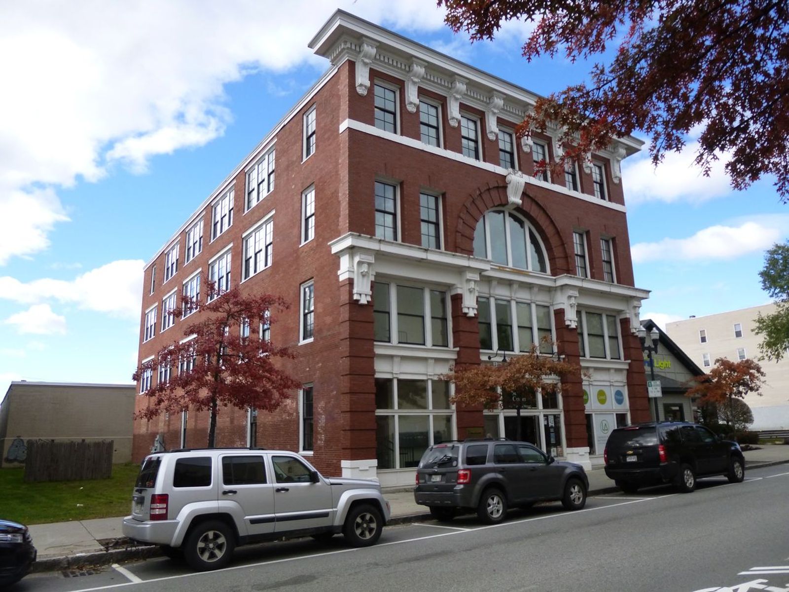 Photo 4 of 415 Lisbon Street Condominiums