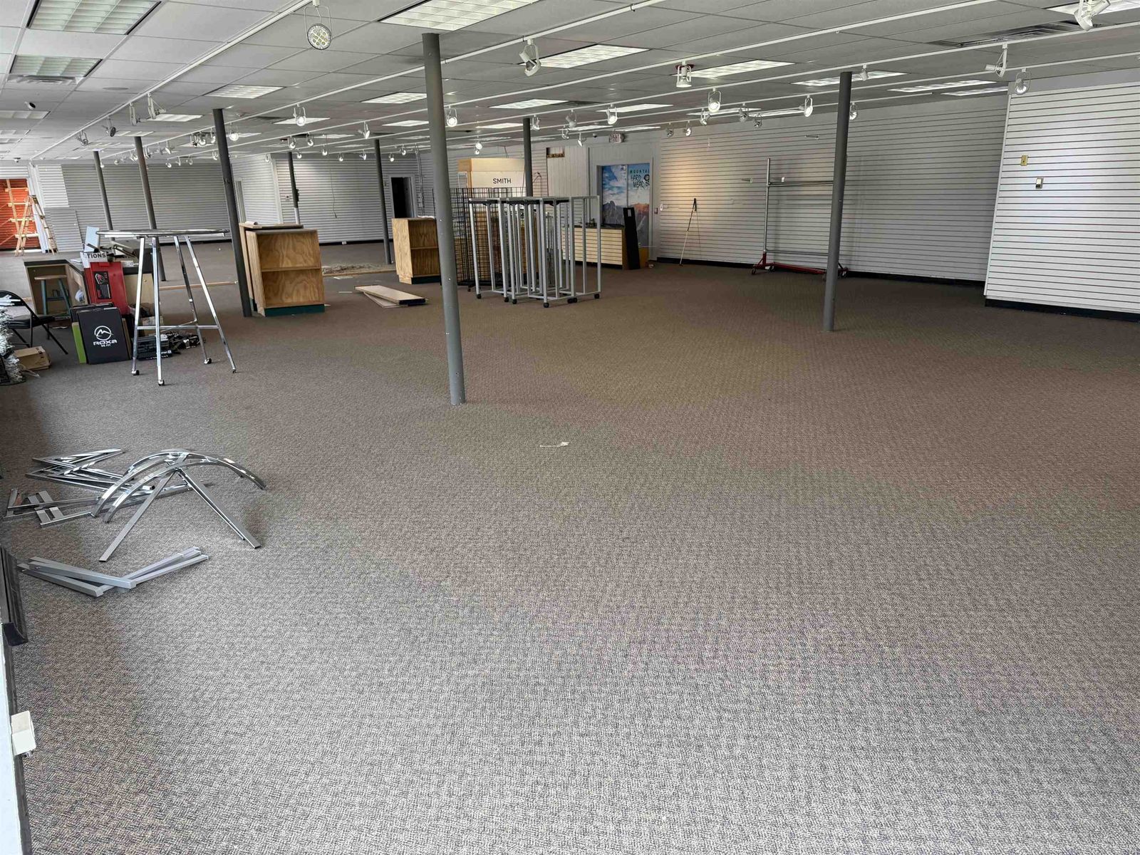 Photo 11 of 2300 SF Prime Retail Space On WMH