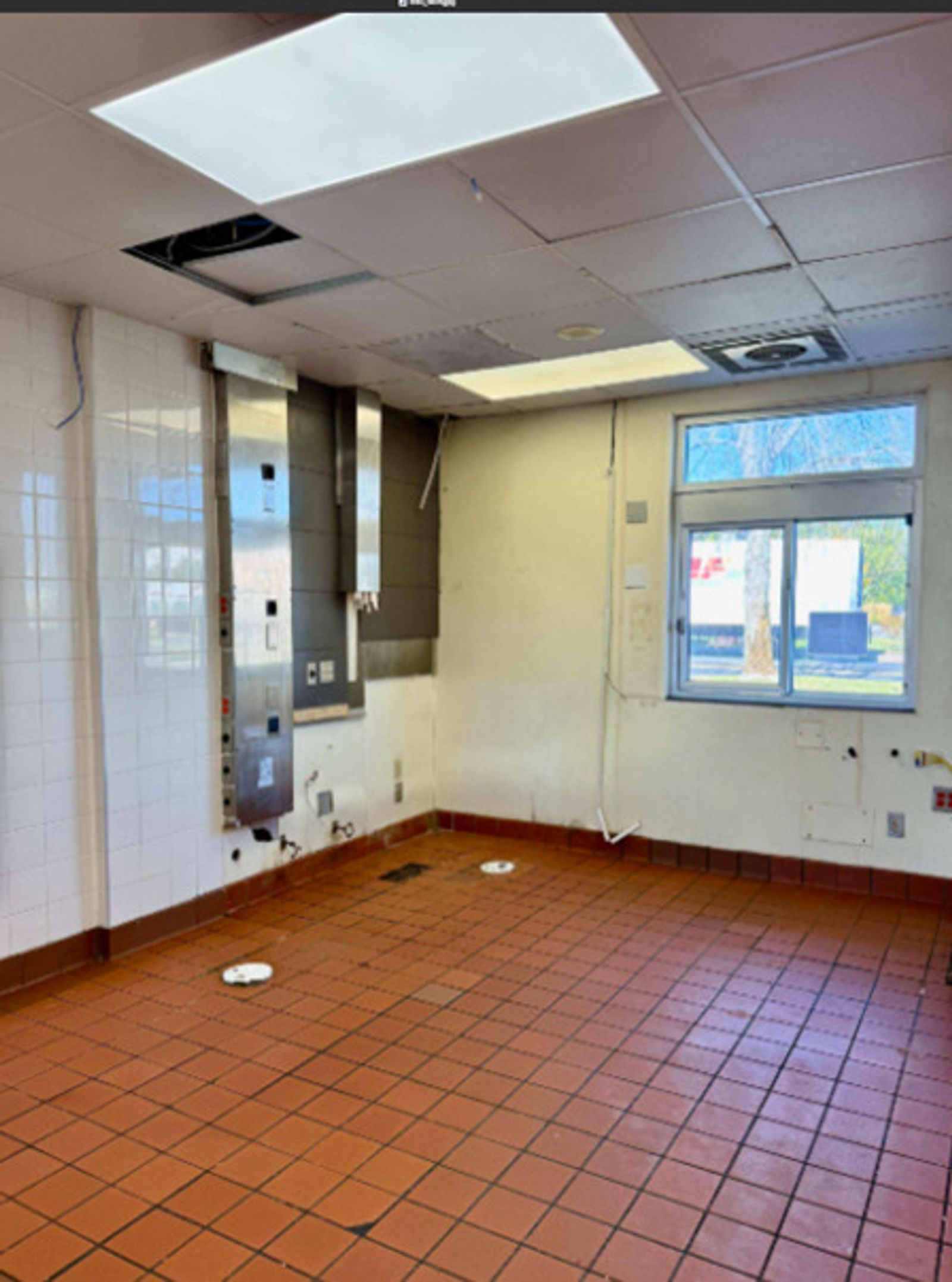 Photo 18 of 2 Post Office Square | Freestanding 2nd Generation Restaurant With Drive-Thru