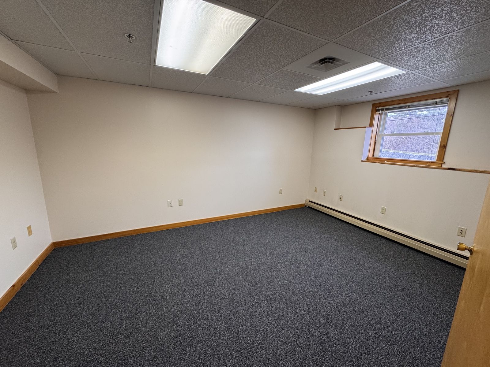 Photo 4 of FOR LEASE: PROFESSIONAL OFFICE SUITE