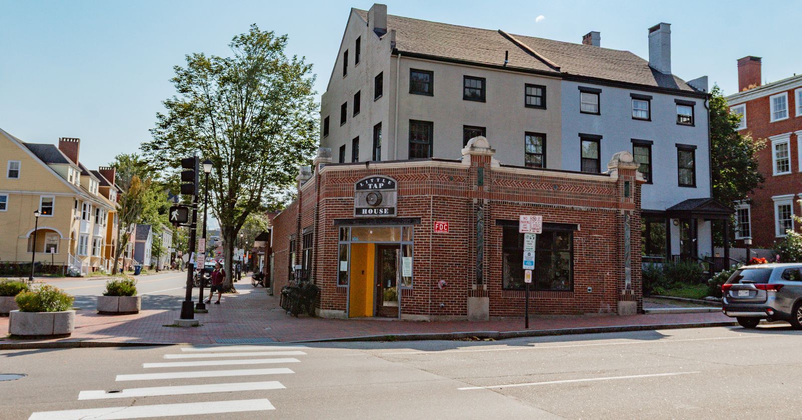 Photo 4 of 106 High Street