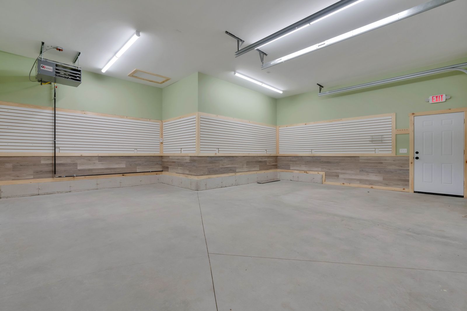 Photo 7 of Like New Garage In Convenient Location