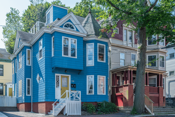 Exceptional 2-unit multi-family in the heart of Portland's Parkside neighborhood!