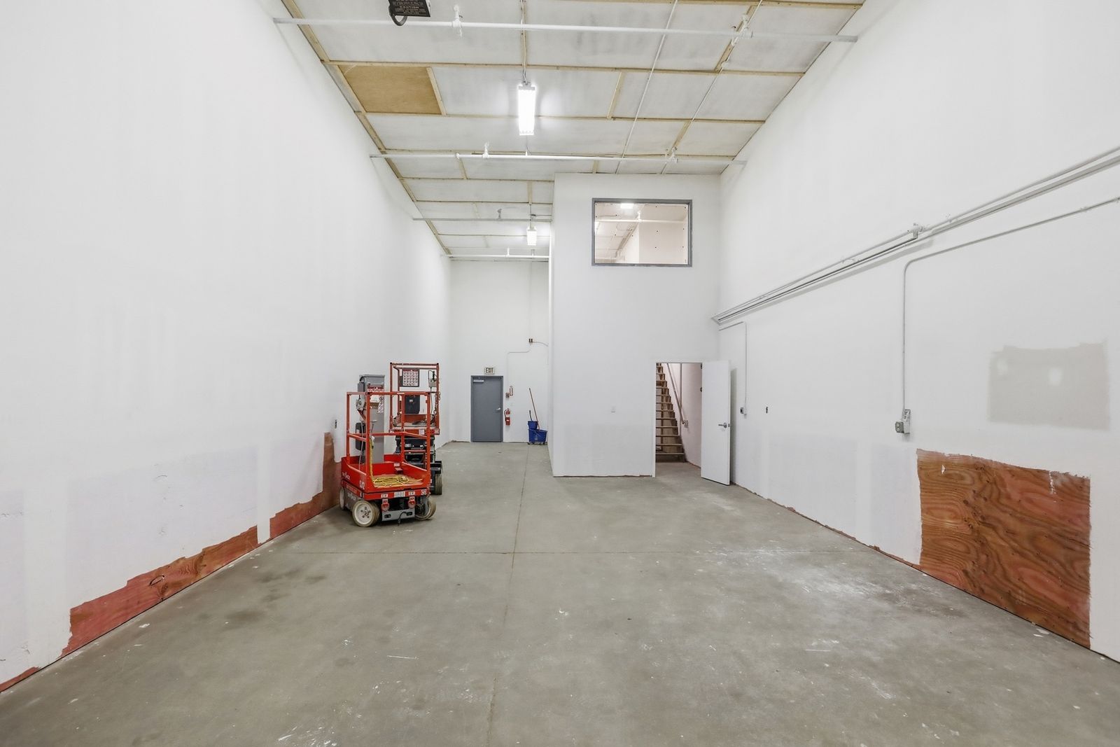Photo 4 of 1,800sf Industrial/ Contractor Space for Lease in Rowley, MA