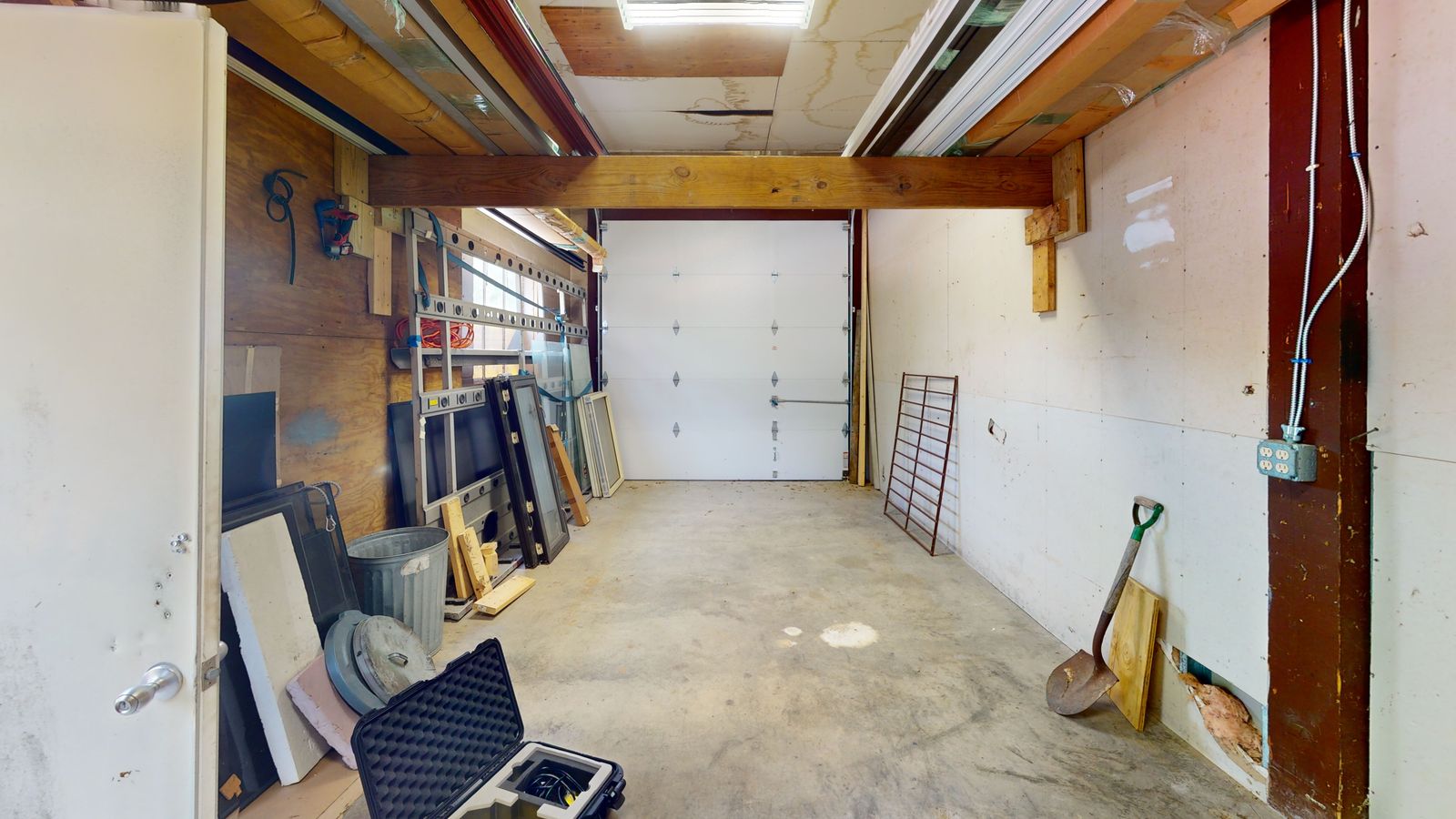 Photo 4 of 359 +/- SF Versatile Garage space available for lease- $750 per month